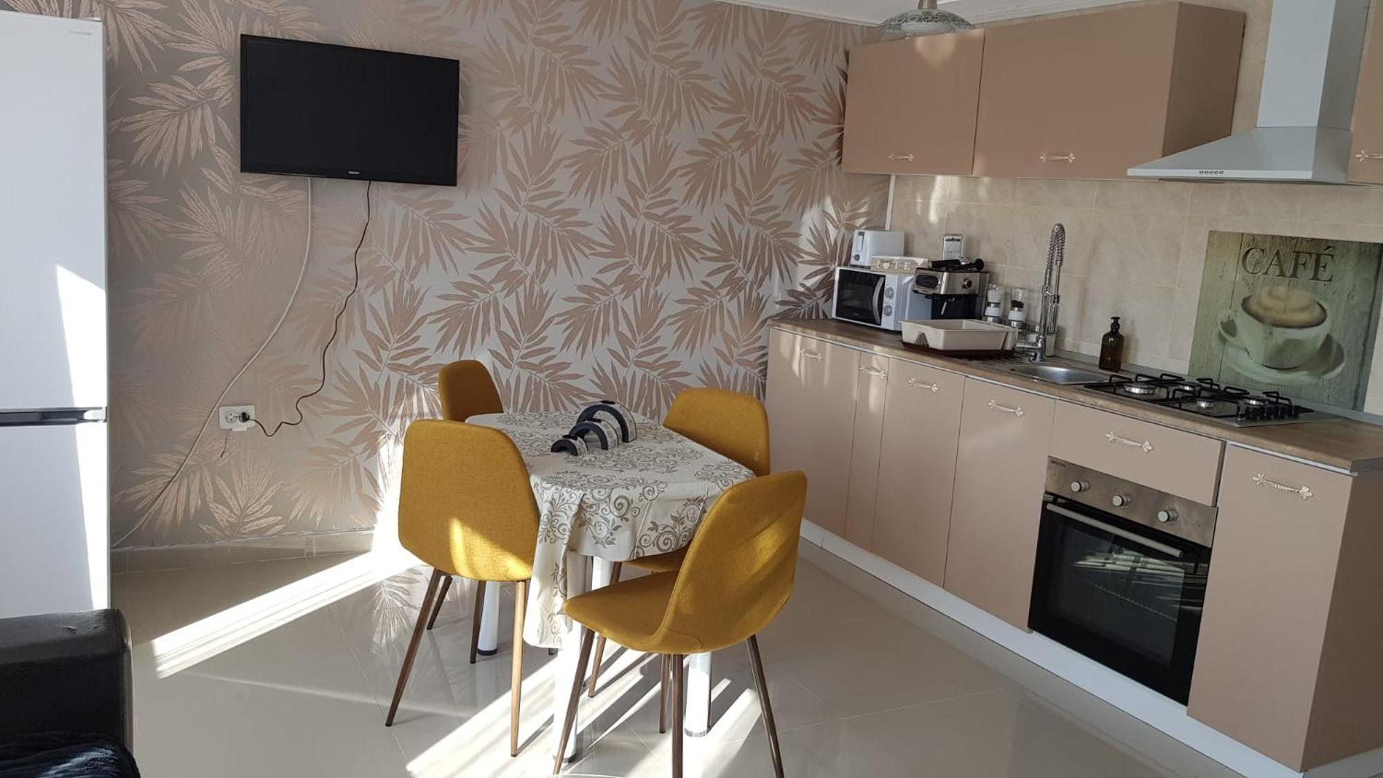 Cosy 2 Bedroom Apartment In New Town Брашов Екстериор снимка