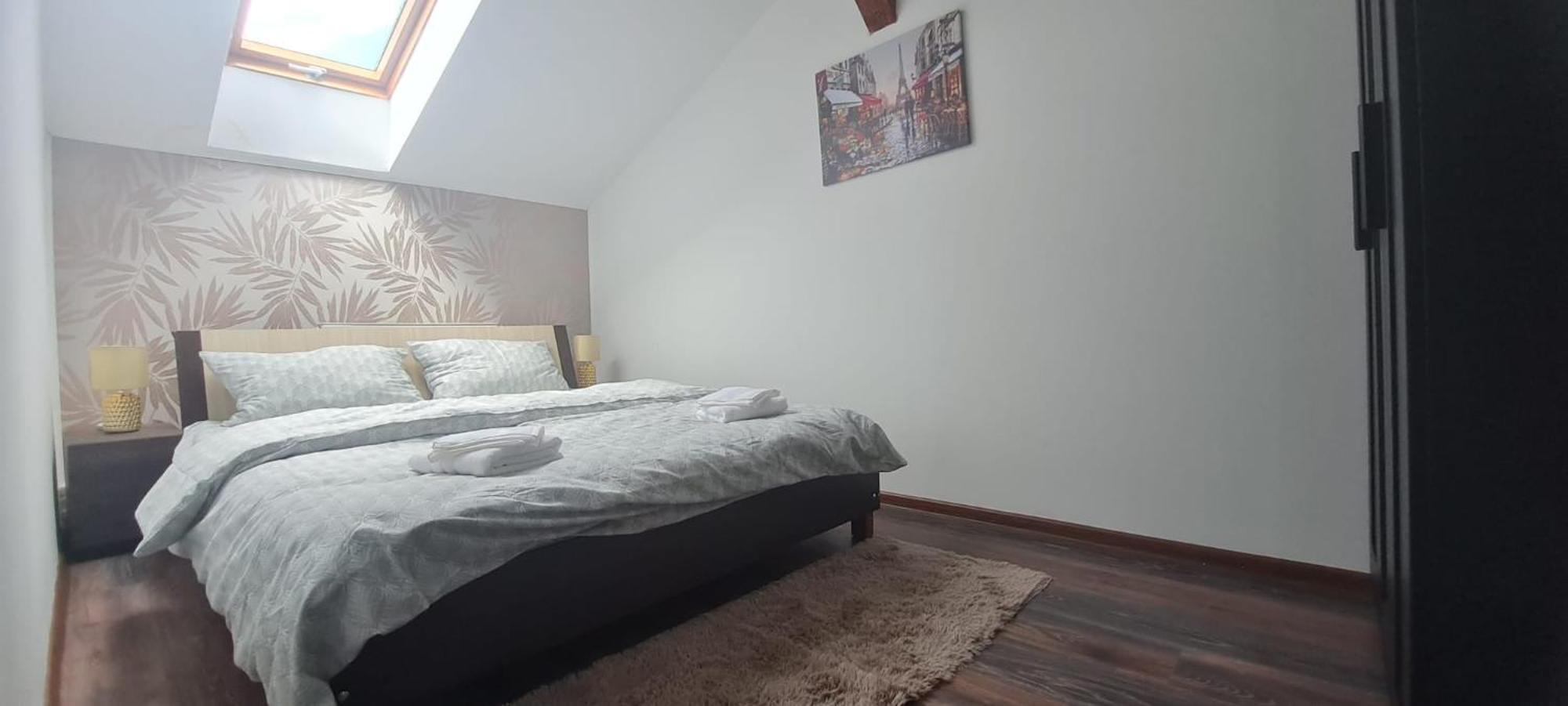 Cosy 2 Bedroom Apartment In New Town Брашов Екстериор снимка