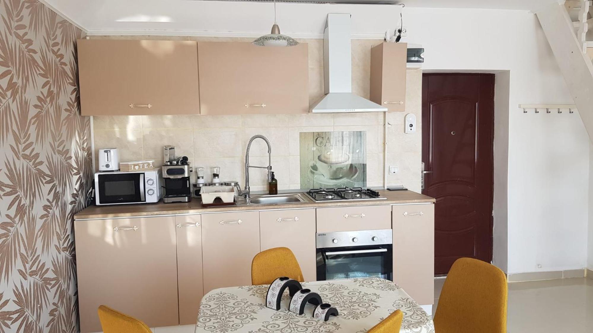 Cosy 2 Bedroom Apartment In New Town Брашов Екстериор снимка